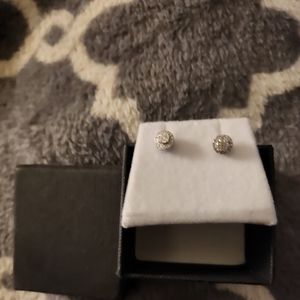 DIAMOND STUD EARRINGS